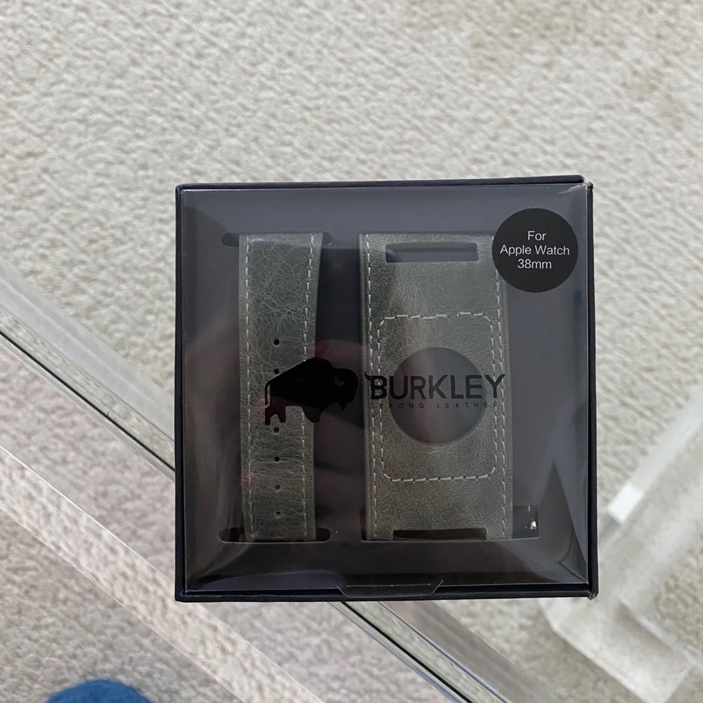 NWOT Burkley 38mm Apple watch 4 piece band set